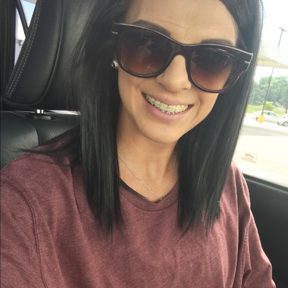 Meet your Posher, Britt - Picture 1 of 1